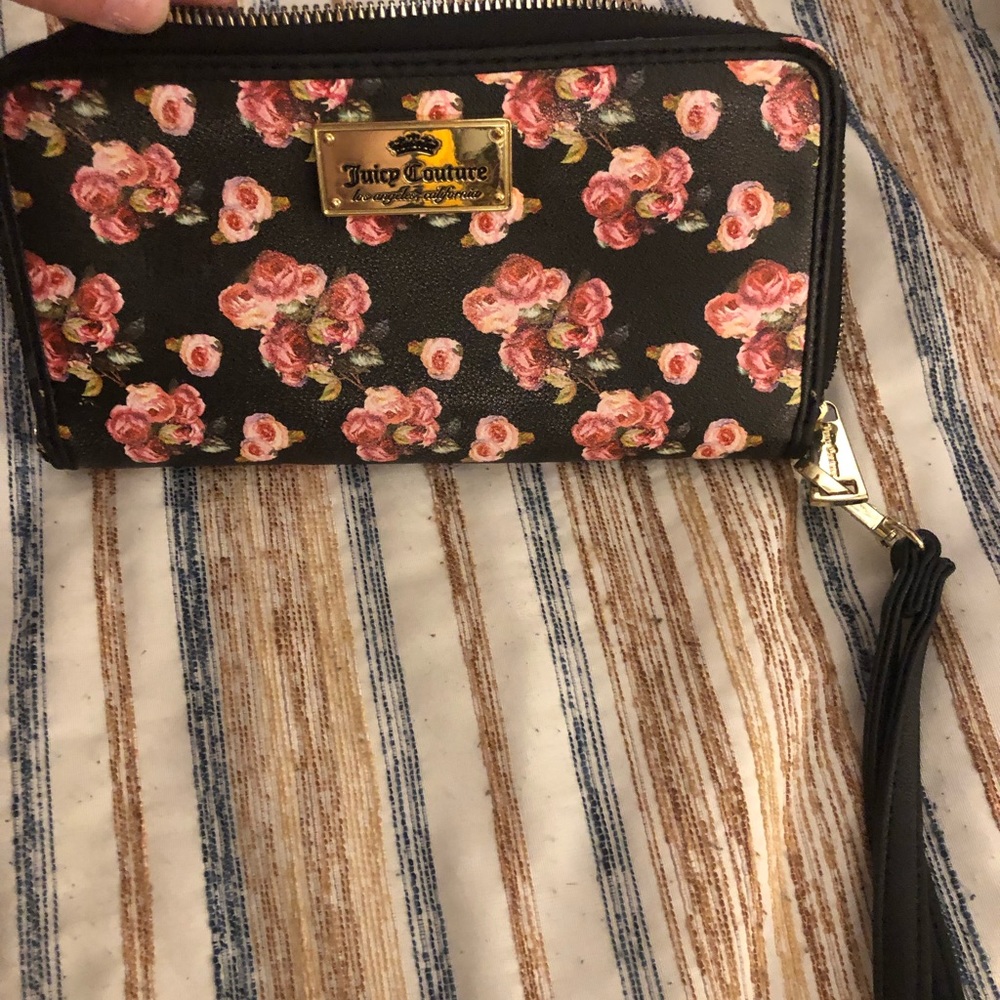This is my wristlet juicy couture wristlet.